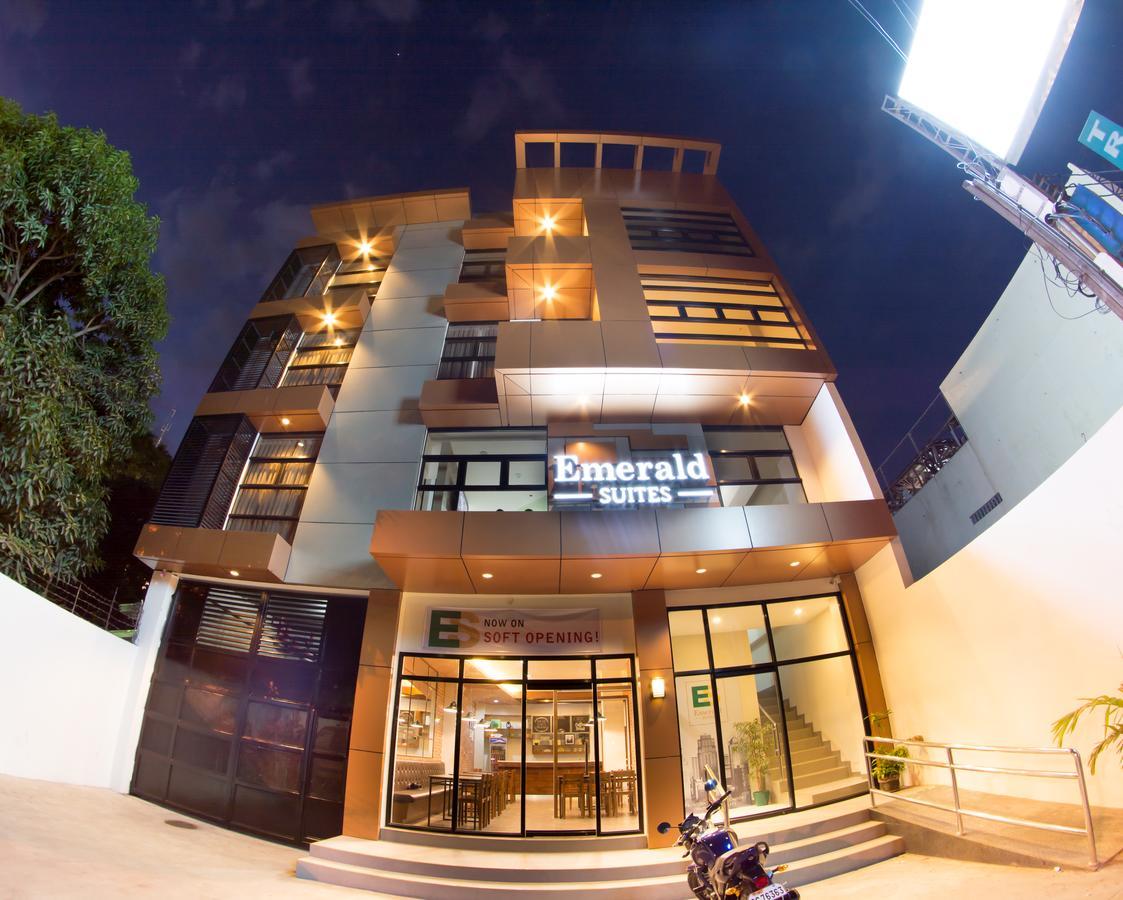 Emerald Suites Cdo Cagayan de Oro Esterno foto